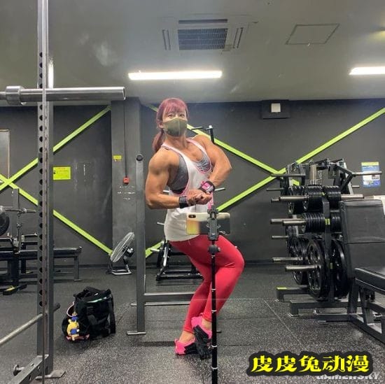 萌妹颜值+坚实肌肉 日本27岁健身美女走红