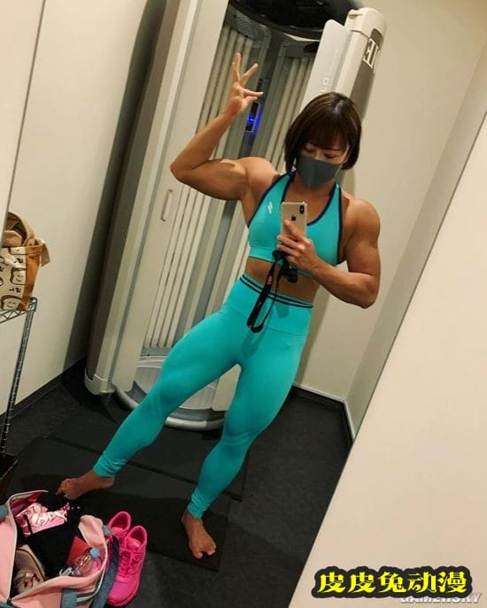 萌妹颜值+坚实肌肉 日本27岁健身美女走红