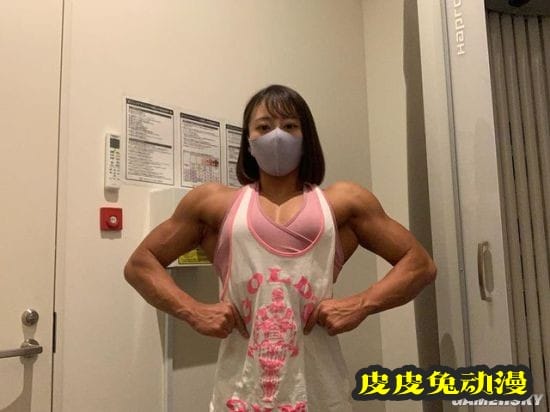 萌妹颜值+坚实肌肉 日本27岁健身美女走红