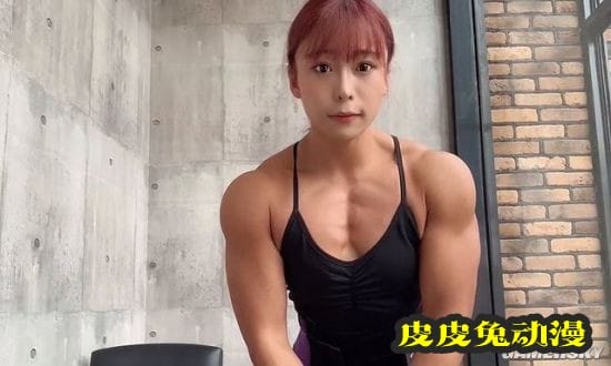 萌妹颜值+坚实肌肉 日本27岁健身美女走红