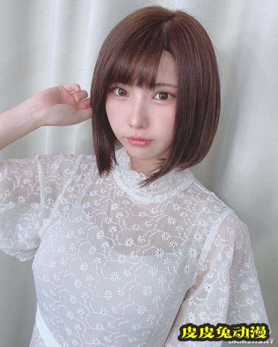 Enako再拍全新写真集 脱下COSPALY服装走向写真界