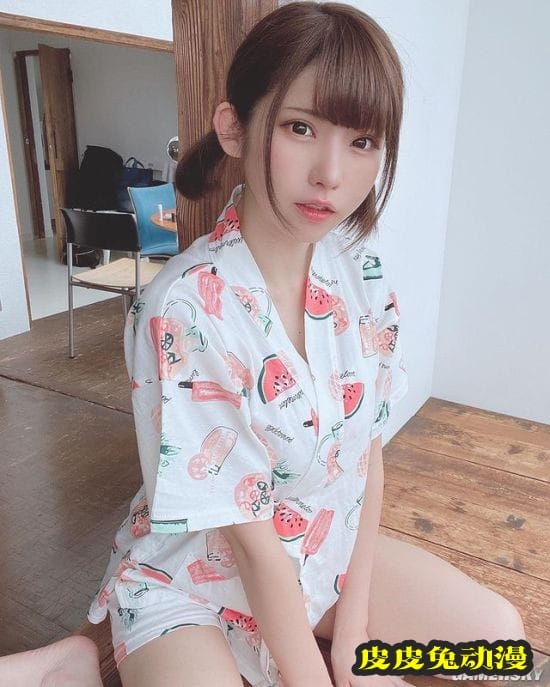 Enako再拍全新写真集 脱下COSPALY服装走向写真界