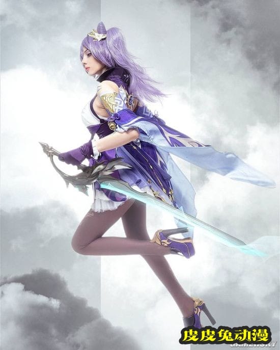 俄妹《电锯人》超还原COS,御姐级玛奇玛气质撩人