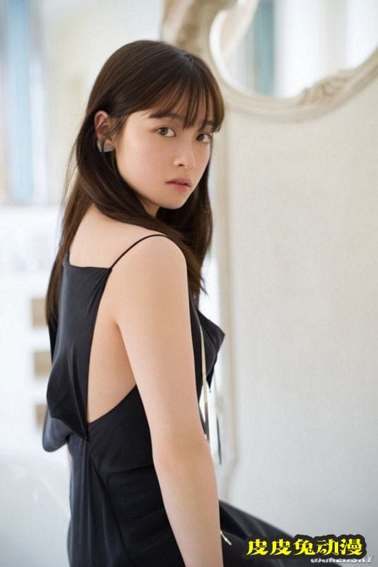 蹭桥本环奈热度？网友称发现比桥本环奈还可爱的正妹