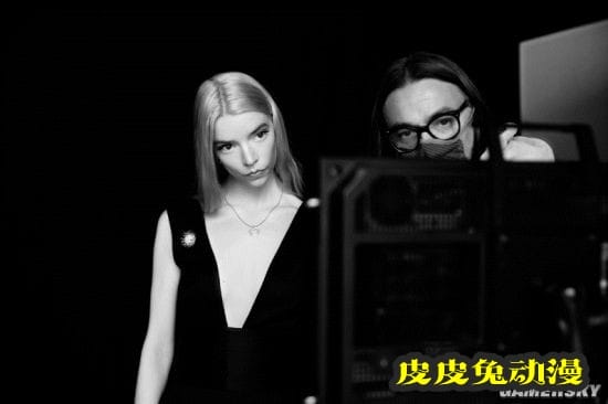 《后翼弃兵》女主安雅泰勒-乔伊最新写真大片 高佻性感的金发尤物