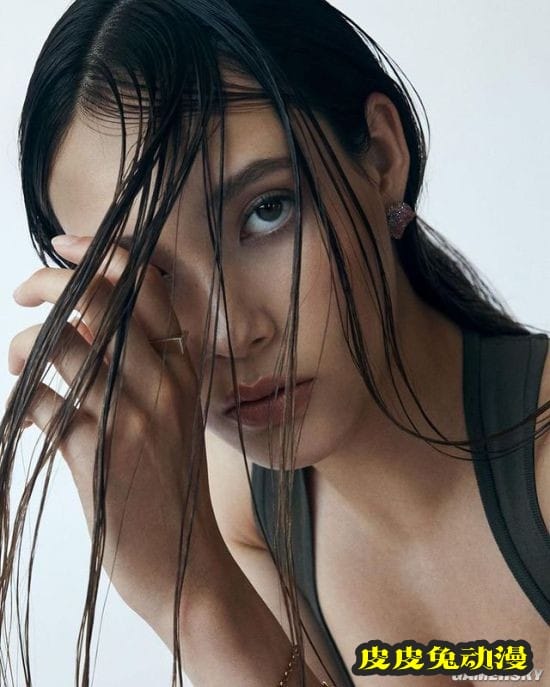 《后翼弃兵》女主安雅泰勒-乔伊最新写真大片 高佻性感的金发尤物