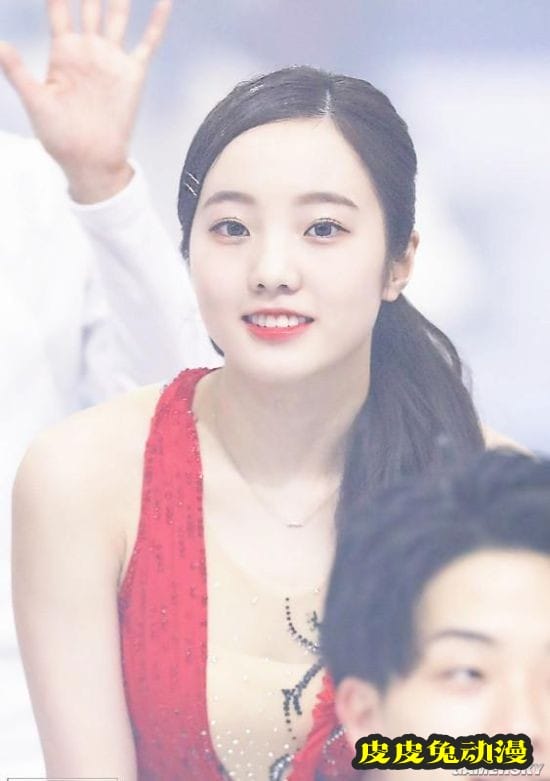 日本花滑选手本田真凛COS蝴蝶忍 甜美颜值走红网络