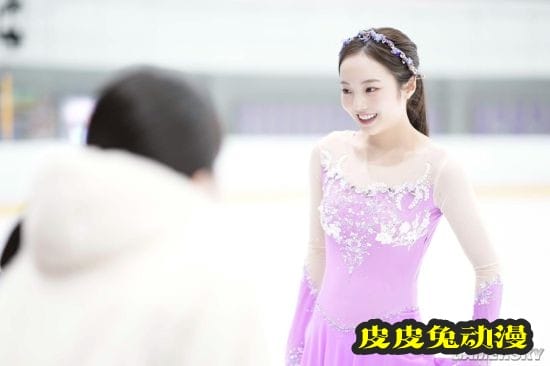 日本花滑选手本田真凛COS蝴蝶忍 甜美颜值走红网络