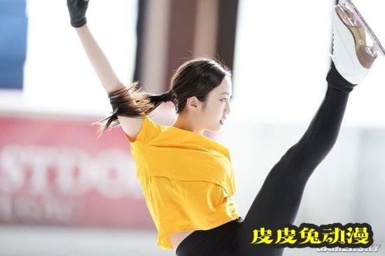 日本花滑选手本田真凛COS蝴蝶忍 甜美颜值走红网络