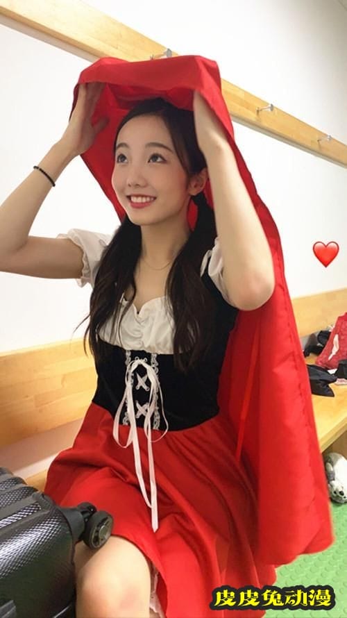 日本花滑选手本田真凛COS蝴蝶忍 甜美颜值走红网络