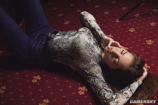 20岁俄罗斯正妹气质绝佳 发育超乎年龄的成熟