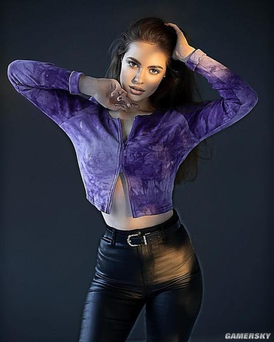 20岁俄罗斯正妹气质绝佳 发育超乎年龄的成熟