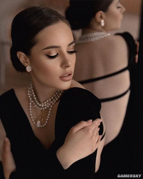 20岁俄罗斯正妹气质绝佳 发育超乎年龄的成熟