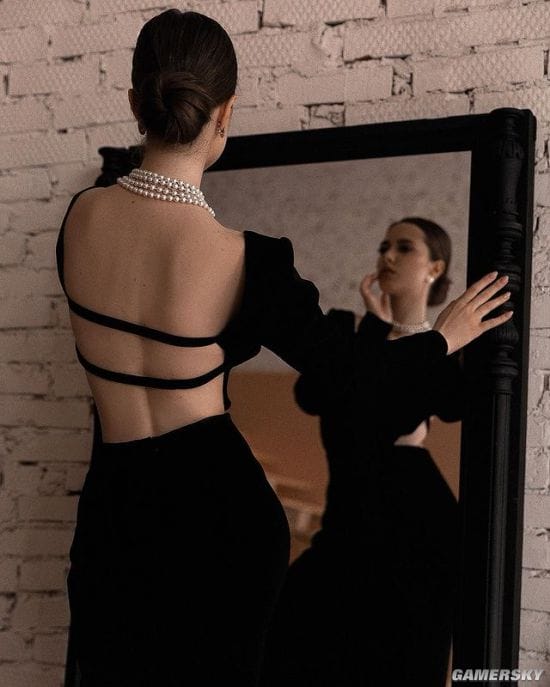 20岁俄罗斯正妹气质绝佳 发育超乎年龄的成熟