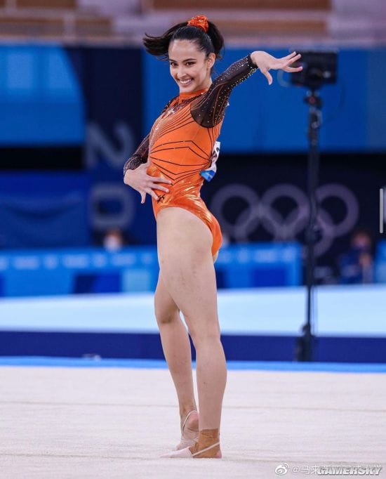 芭比公司为她设计专属娃娃 大马体操公主Farah Ann