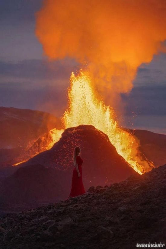 心惊肉跳的美：美女专门在喷发的火山玩自拍