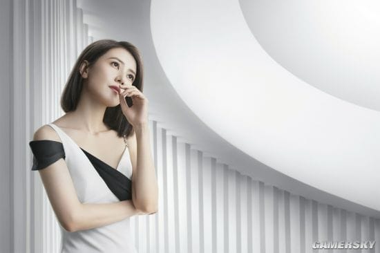 41岁高圆圆最新美照曝光 吊带长裙尽显完美气质