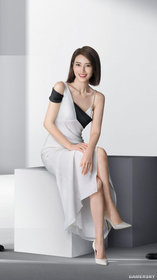 41岁高圆圆最新美照曝光 吊带长裙尽显完美气质