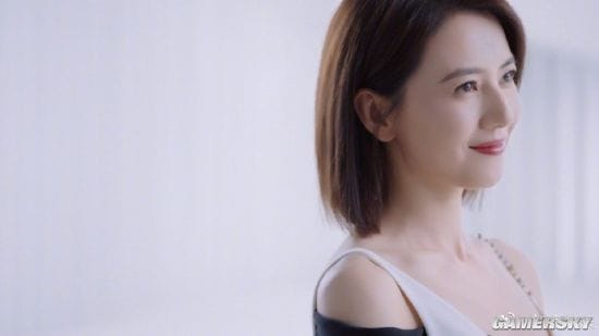 41岁高圆圆最新美照曝光 吊带长裙尽显完美气质