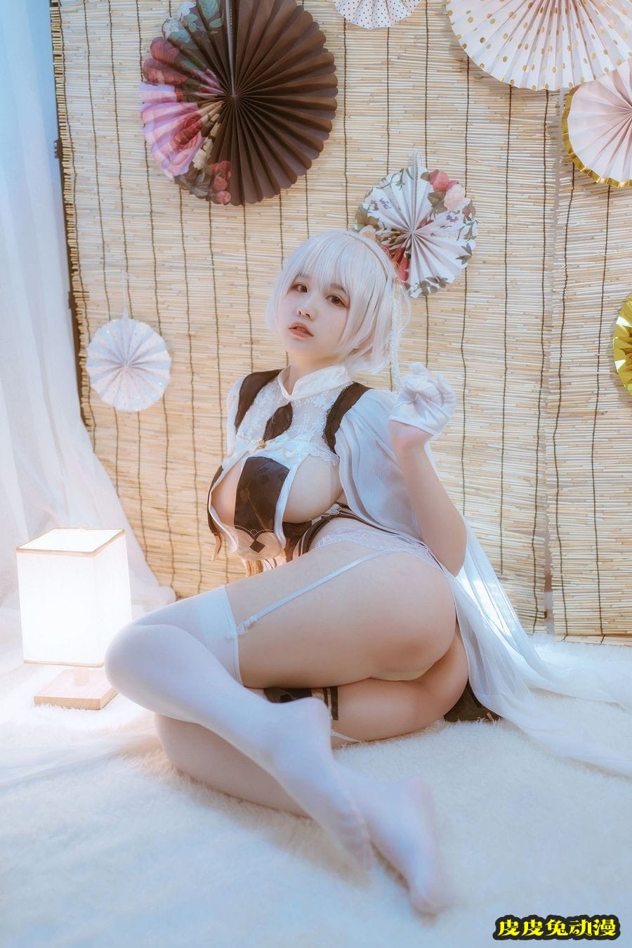 Bilibili美女主播阿半今天很开心白色蕾丝吊袜天狼星主题套图