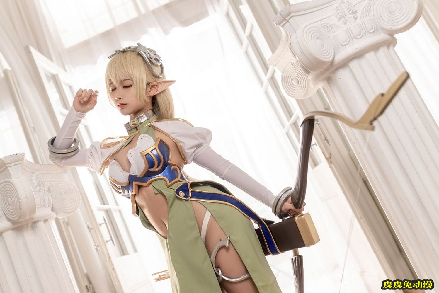 动漫博主蠢沫沫低胸服饰傲人身材COS精灵村第1村民艾露谢尔