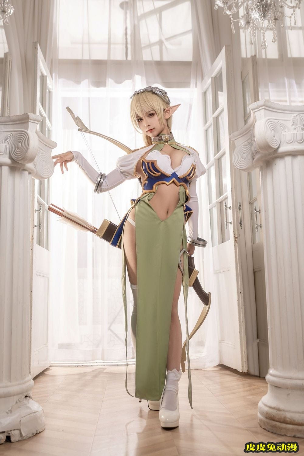 动漫博主蠢沫沫低胸服饰傲人身材COS精灵村第1村民艾露谢尔