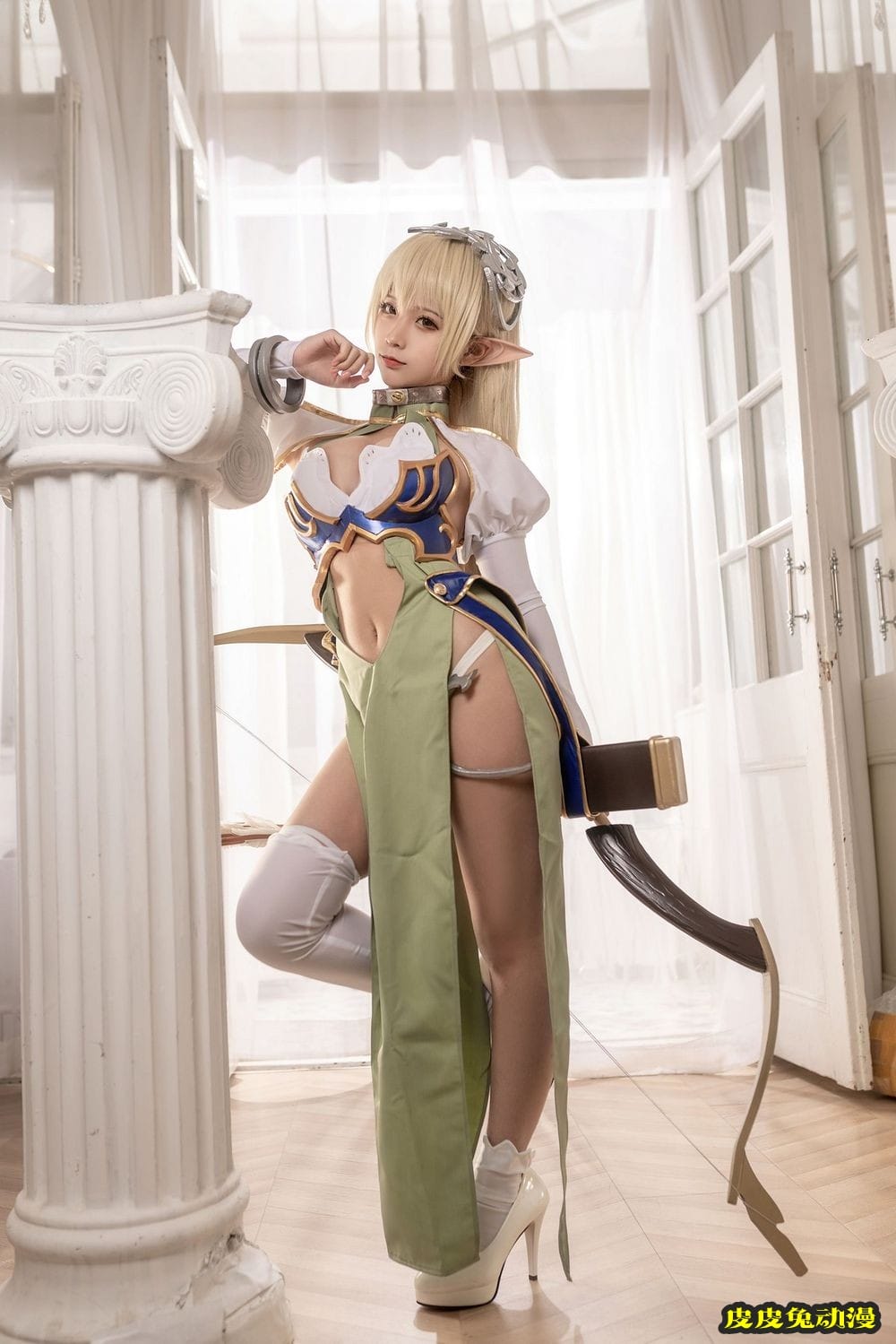 动漫博主蠢沫沫低胸服饰傲人身材COS精灵村第1村民艾露谢尔