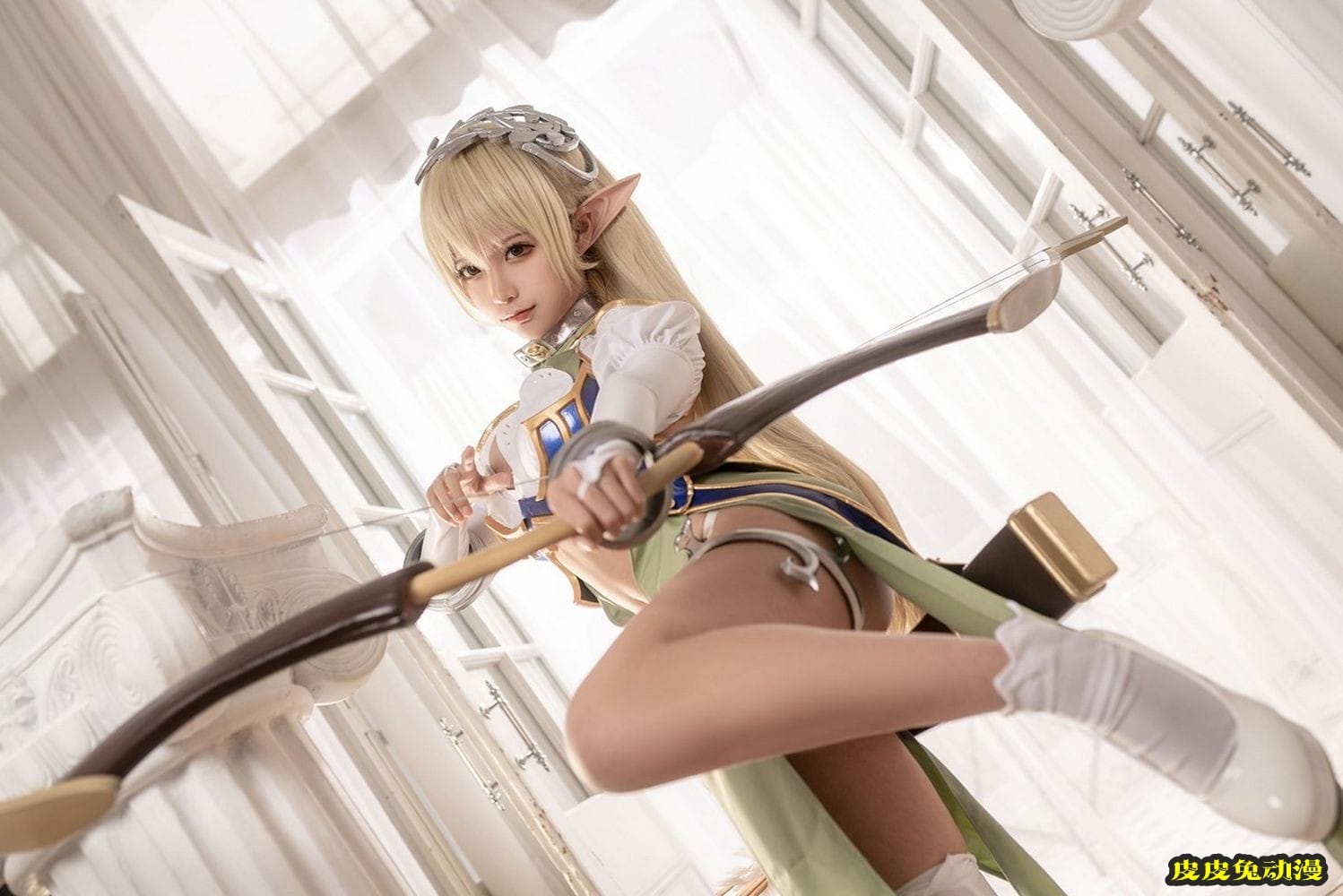 动漫博主蠢沫沫低胸服饰傲人身材COS精灵村第1村民艾露谢尔