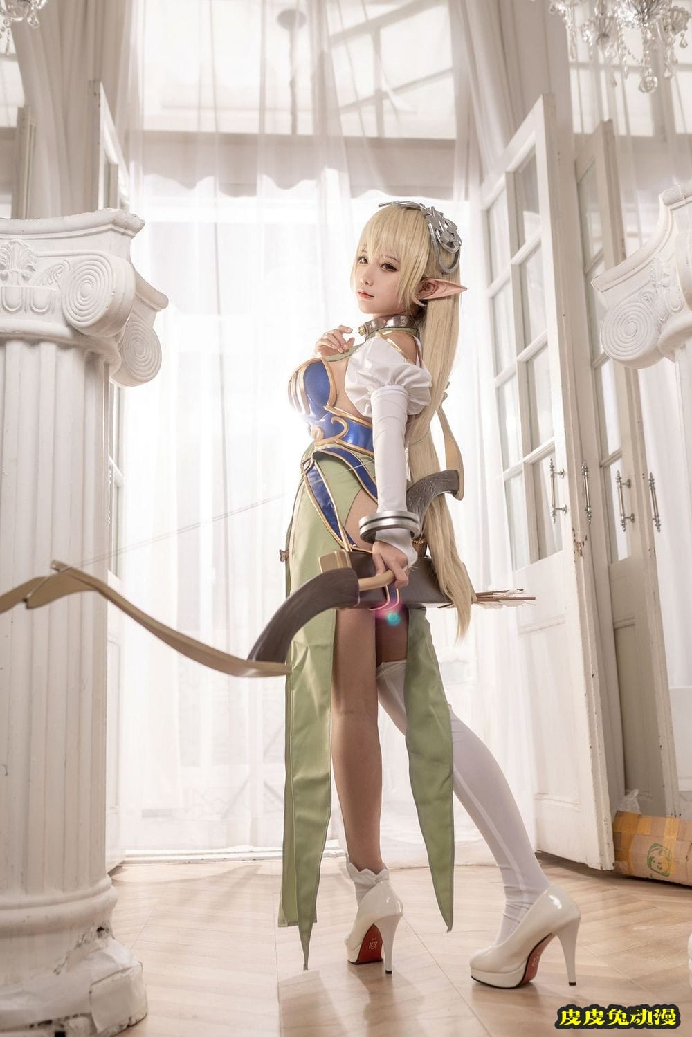 动漫博主蠢沫沫低胸服饰傲人身材COS精灵村第1村民艾露谢尔