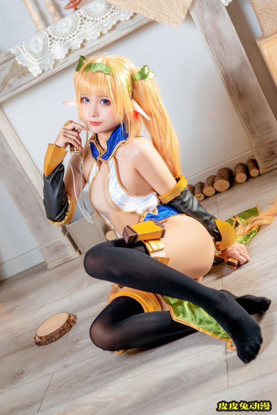 动漫博主蠢沫沫黑丝美腿白皙翘臀COS精灵村第二村民希卡-皮皮兔动漫