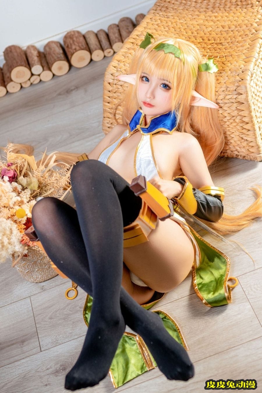 动漫博主蠢沫沫黑丝美腿白皙翘臀COS精灵村第二村民希卡