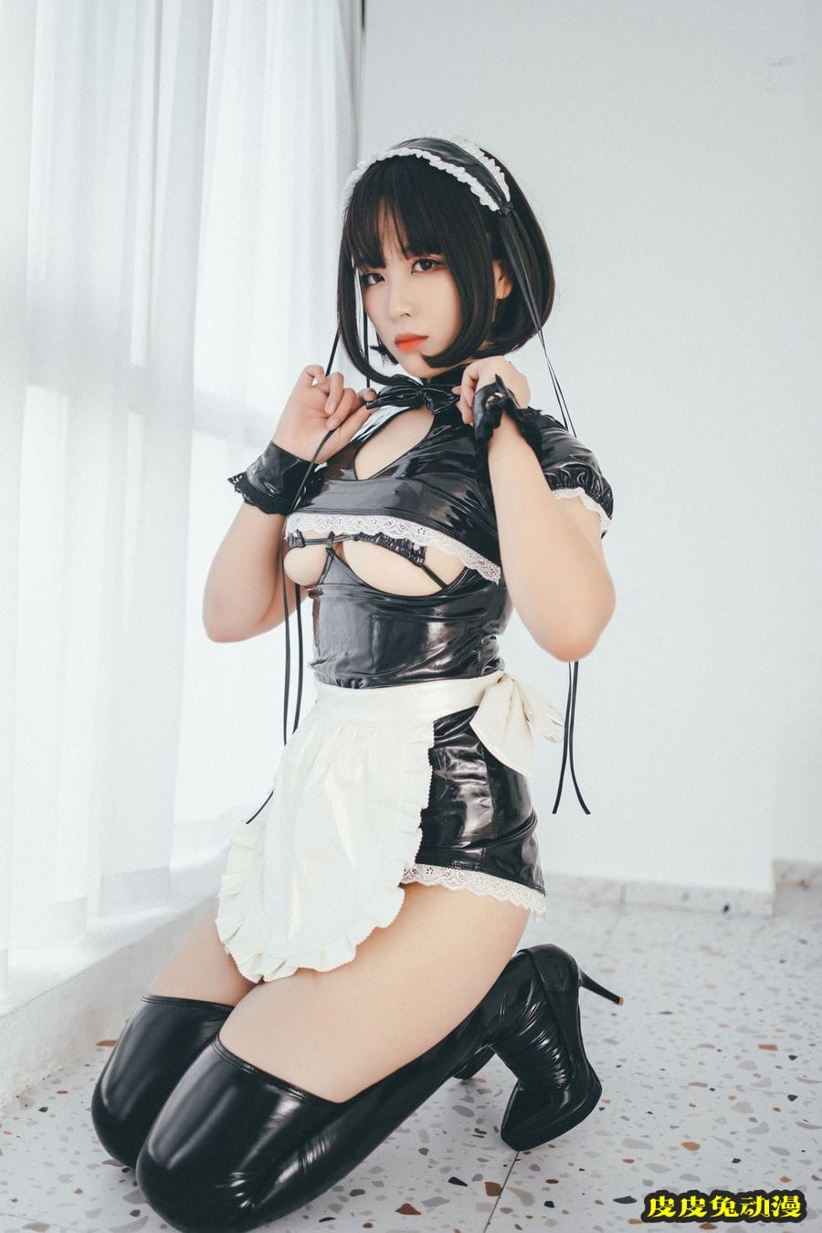 网络美女轩萧学姐黑色皮质女仆情趣服饰南半球主题套图