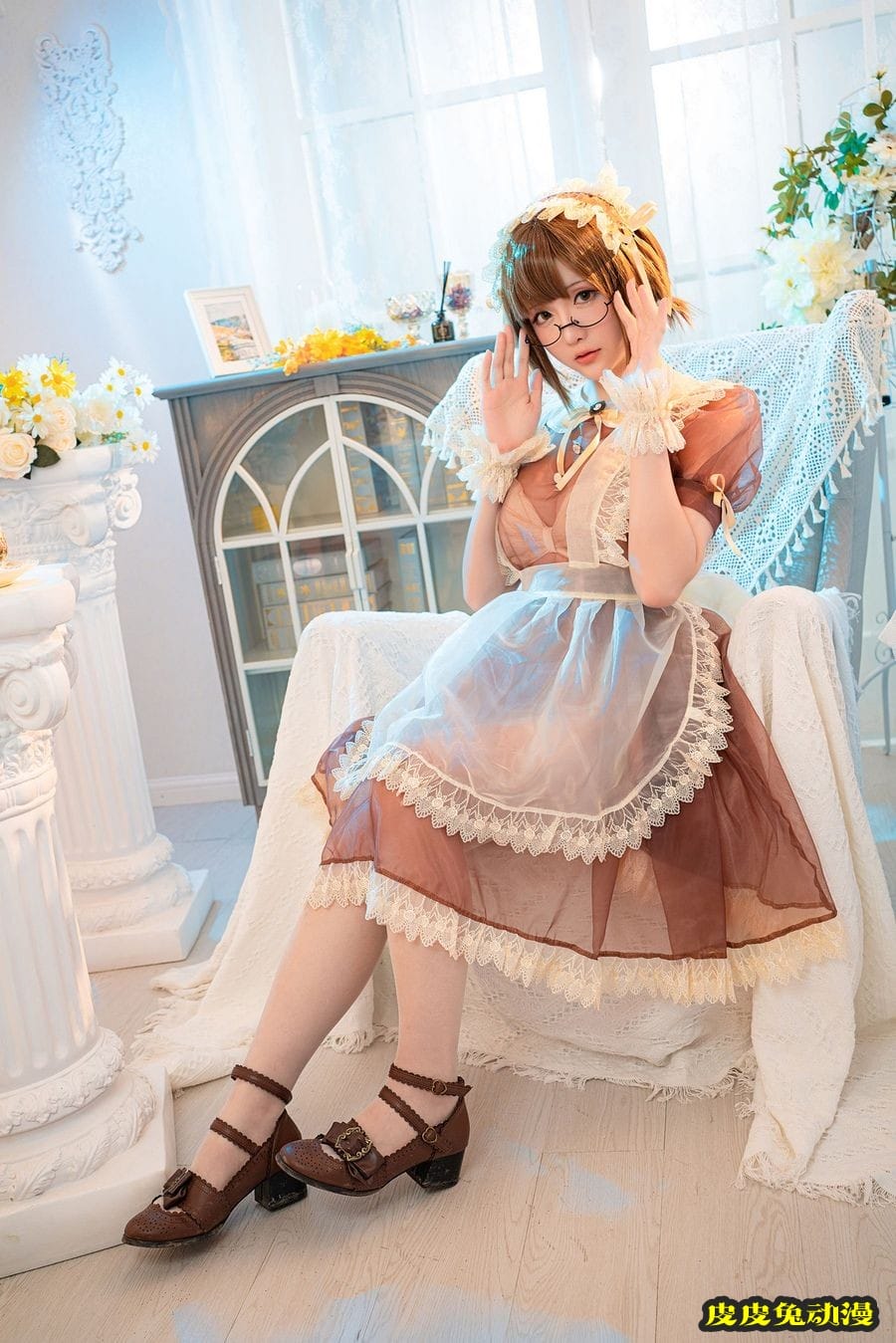 动漫博主星之迟迟低胸薄纱服饰配白丝吊袜妹抖酱主题写真