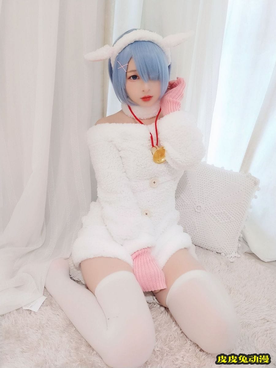 二次元萌妹子古川kagura白色丝袜+绒毛服饰COS蕾姆主题美图-皮皮兔动漫