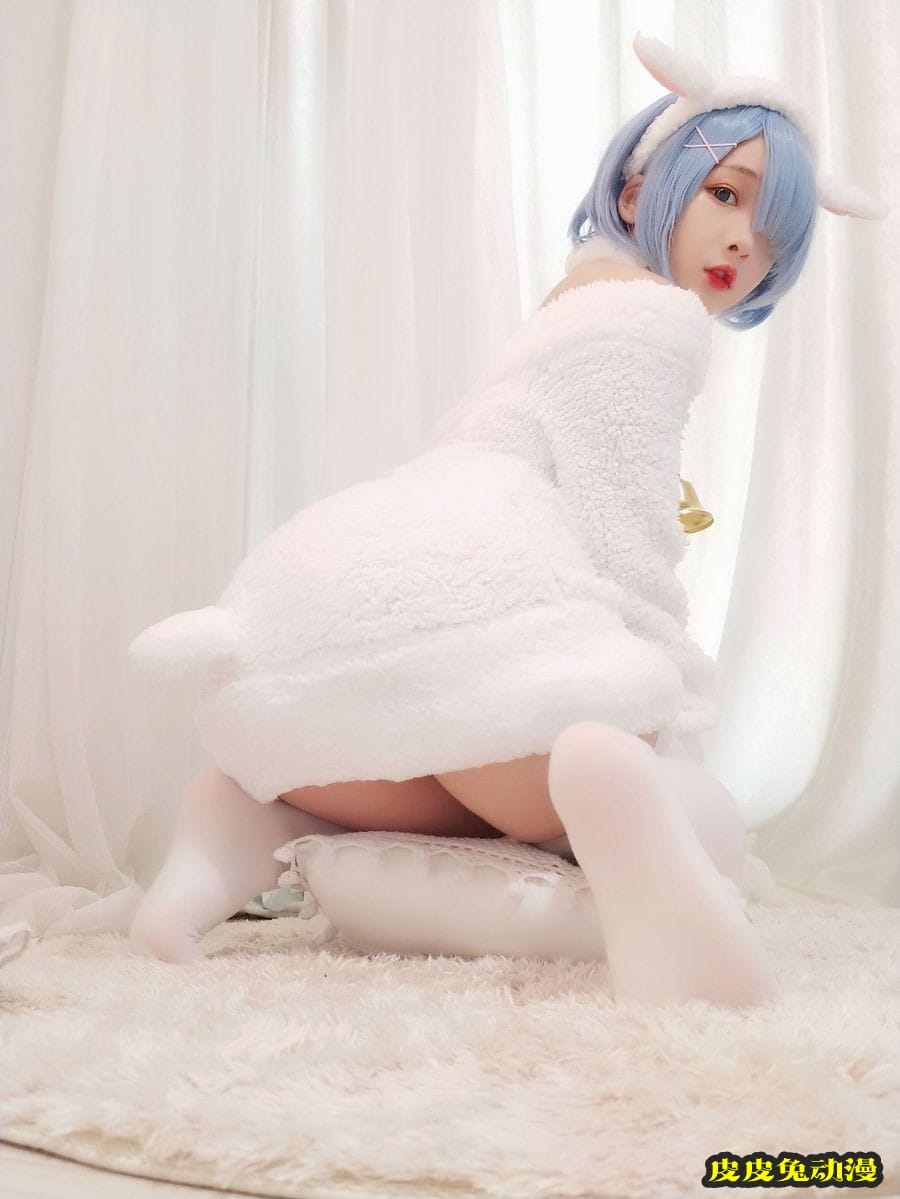 二次元萌妹子古川kagura白色丝袜+绒毛服饰COS蕾姆主题美图