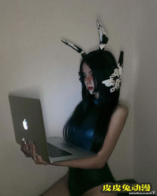 二次元老婆成真？越南赛博小姐姐科技感拉满