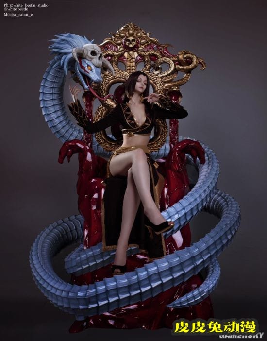 1米94俄妹COS《海贼王》女帝 比例完美的极致身高-皮皮兔动漫