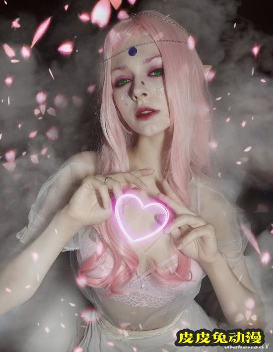 1米94俄妹COS《海贼王》女帝 比例完美的极致身高