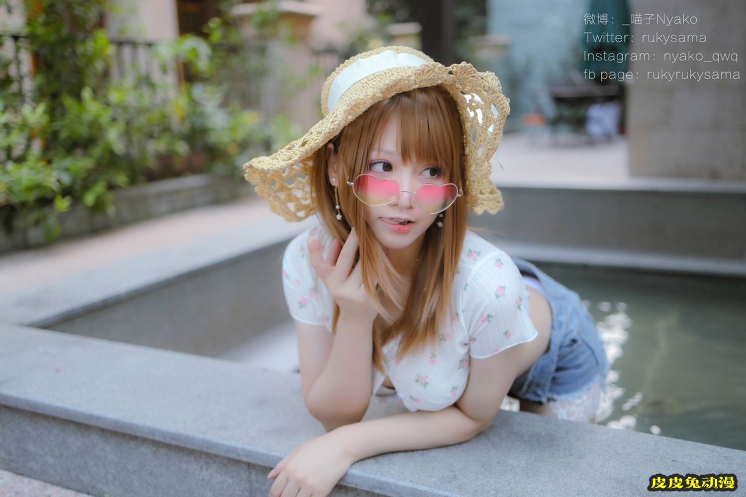 网络美女Nyako喵子温泉脱牛仔裤蕾丝内裤湿身系列户外写真