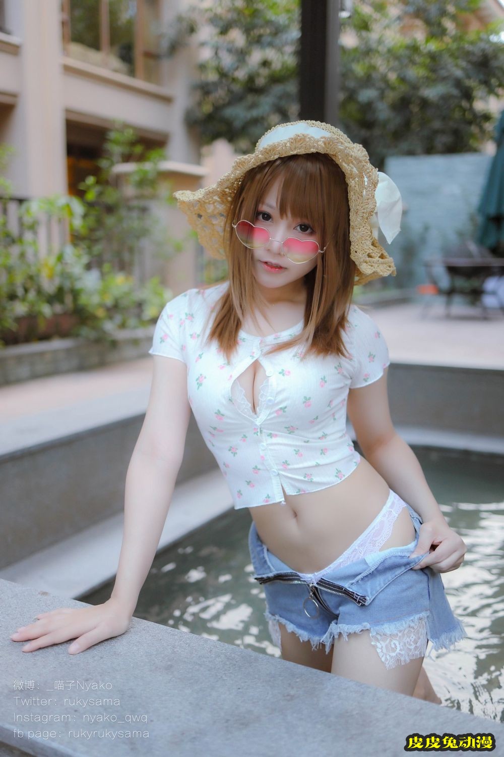 网络美女Nyako喵子温泉脱牛仔裤蕾丝内裤湿身系列户外写真