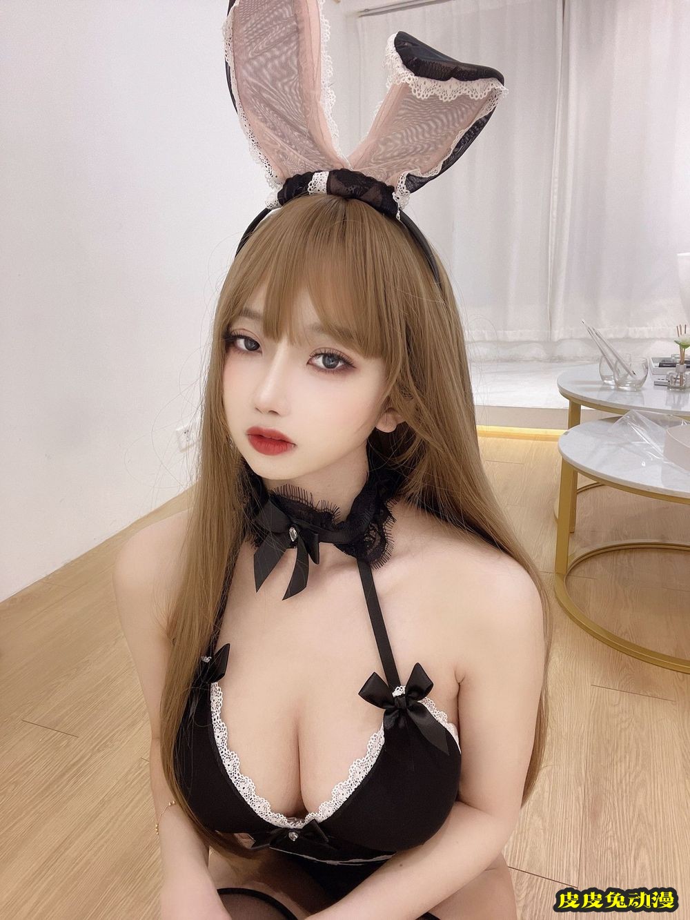 白嫩美少女鬼畜瑶低胸高叉连体衣兔女郎女仆装扮诱惑写真