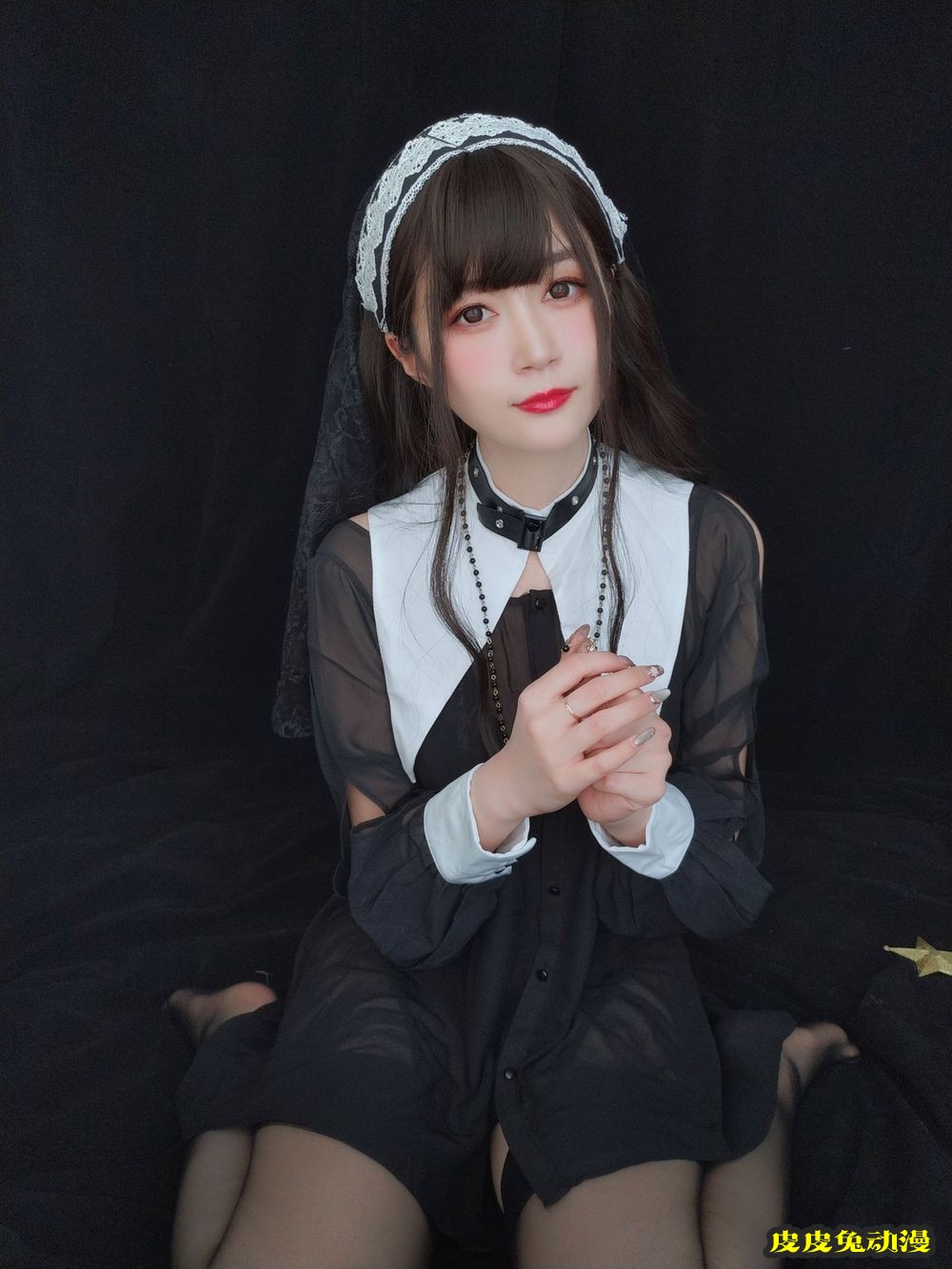 Coser小姐姐白银81黑丝美腿女仆制服蕾丝修女主题私房写真