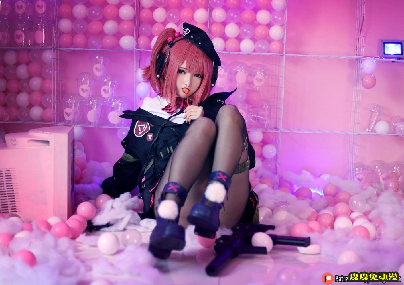 Coser小姐姐Potato Godzilla女警制服完美身材MP7主题私房美图