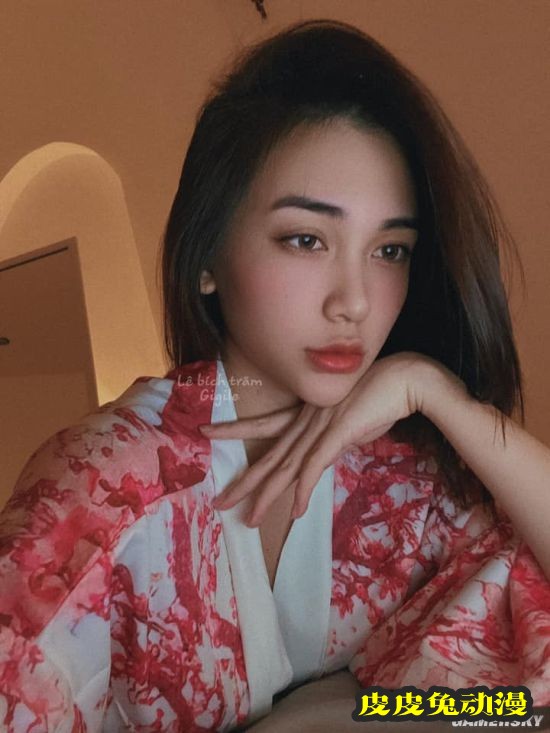 身材曲线太完美 混血颜值的越南网红模特