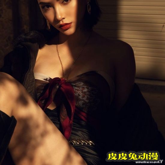 身材曲线太完美 混血颜值的越南网红模特