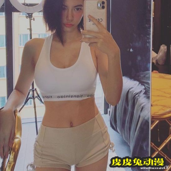 身材曲线太完美 混血颜值的越南网红模特