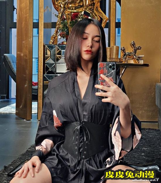 身材曲线太完美 混血颜值的越南网红模特