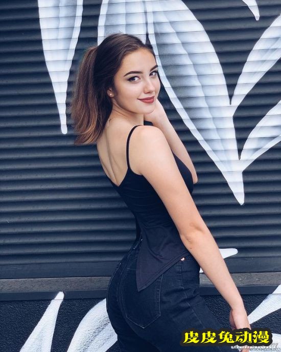 回眸浅笑电力十足 蜜桃身材的乌克兰跳高正妹