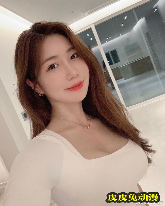 韩国健身人妻S曲线超完美 运动吊带秀腹肌