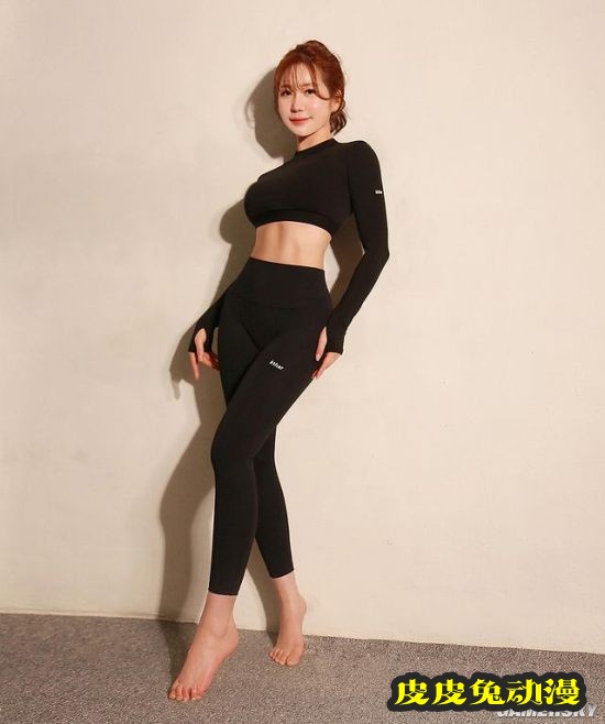 韩国健身人妻S曲线超完美 运动吊带秀腹肌